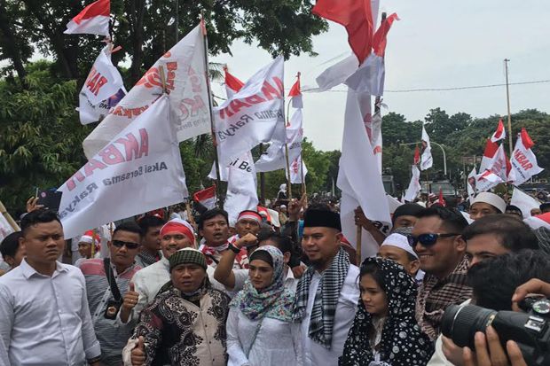 Orasi di Aksi Bela Islam,...