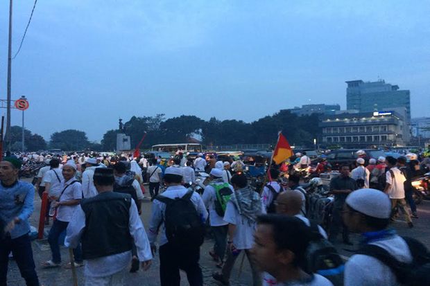 Sebagian Pendemo Pulang,...