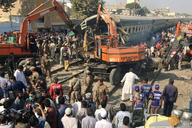 Tabrakan Kereta di Pakistan,...