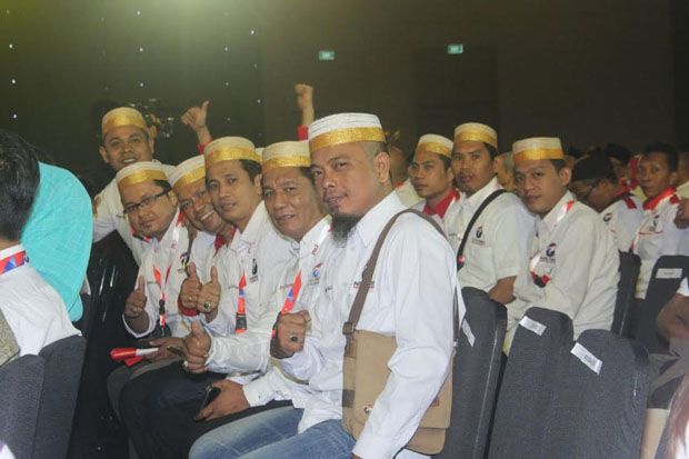 Tampil Beda, Delegasi...