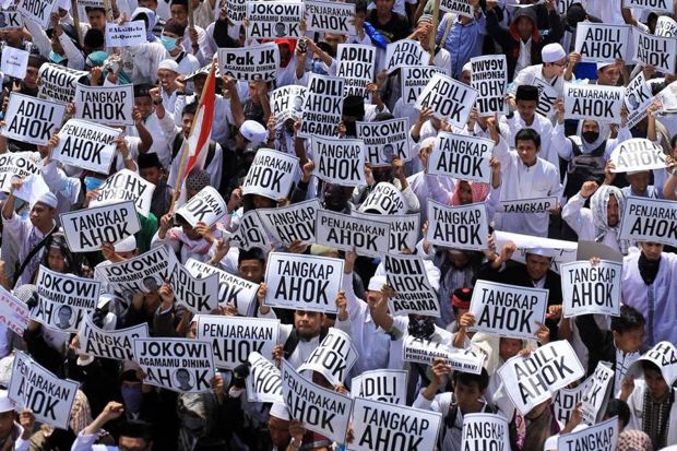 Demo 4 November Menggambarkan...