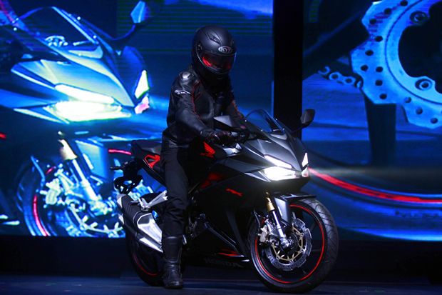 Honda CBR250RR Mendarat...