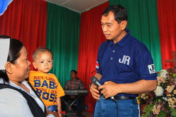 JR Saragih Minta Anak...