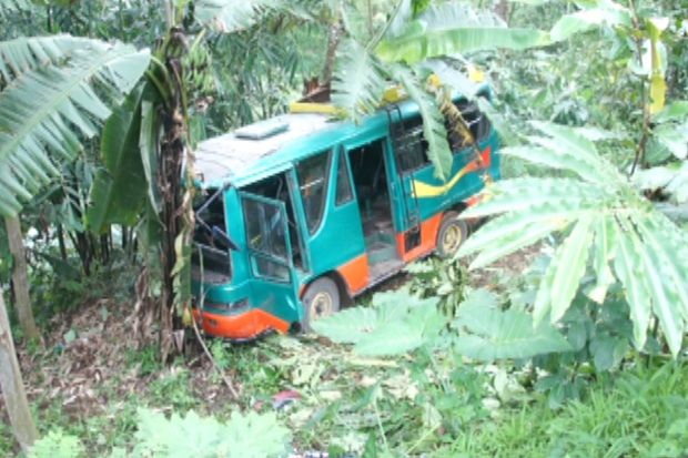 Bus Angkut Rombongan...