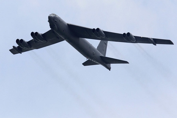Pesawat Pengebom B-52...
