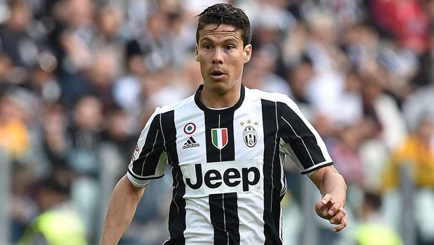 Gelandang Juventus Tolak...