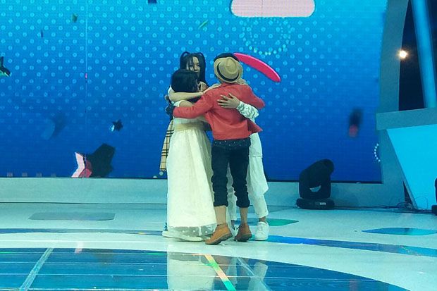 Putri dan Akbar Pulang,...