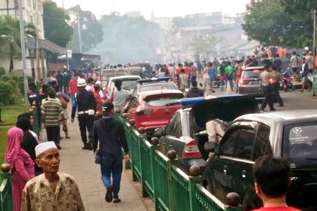Bentrok Antar Warga,...