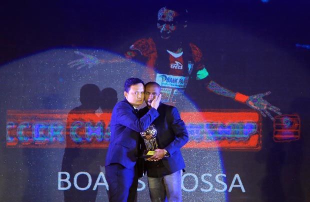 Boaz Salossa Raih Gelar...