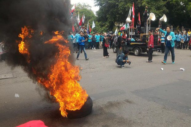 Demo Tolak Kenaikan...