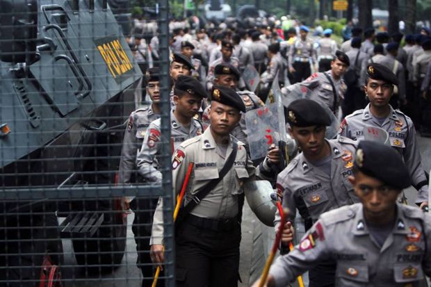 Amankan Sidang Ahok,...