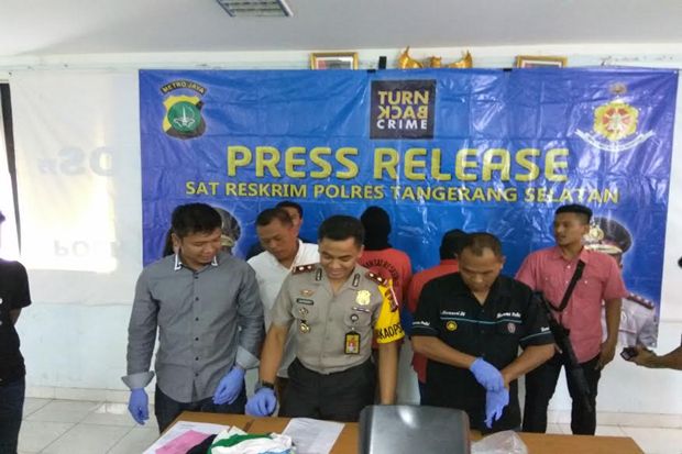 Mesum dengan Pacar di...