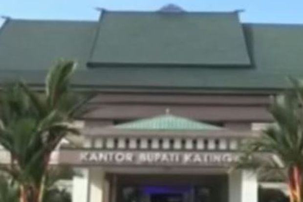 Bupati Tersangkut Kasus...