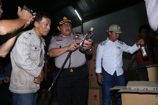 Polresta Manado Gerebek...