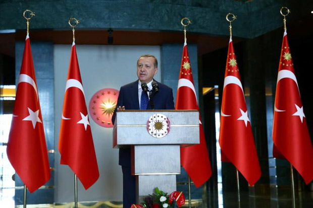 Perkuat Kekuasaan Erdogan,...