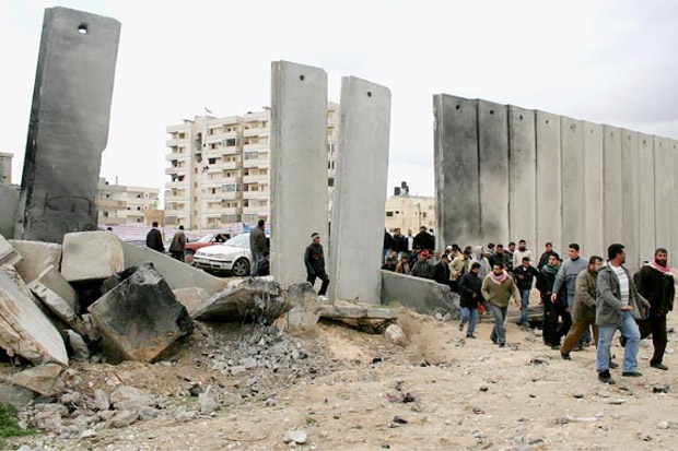 Israel Bangun Tembok...