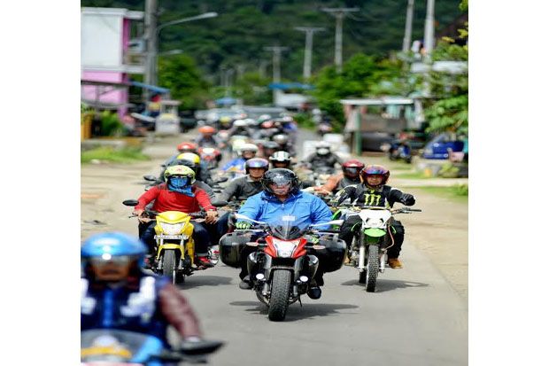 Naik Motor, Gubernur...
