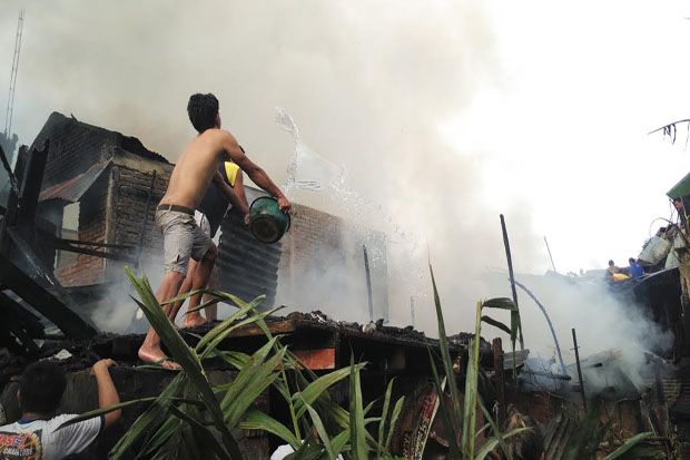 Api Mengamuk di Manado,...