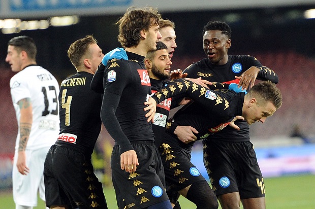 Napoli Bombardir Gawang...
