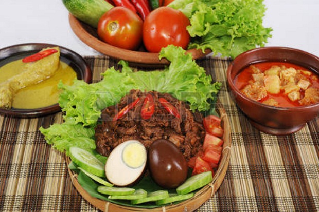 4 Tempat Makan Gudeg...