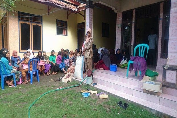 Warga Pangandaran Gantung...