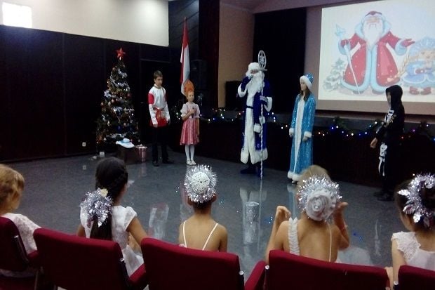 Perayaan Versi Beda,...