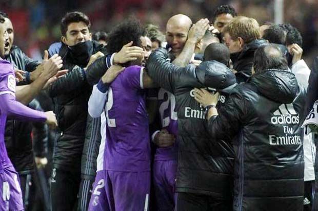 Real Madrid Zidane Diambang...