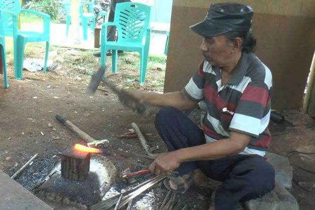 Melihat Pembuatan Benda...