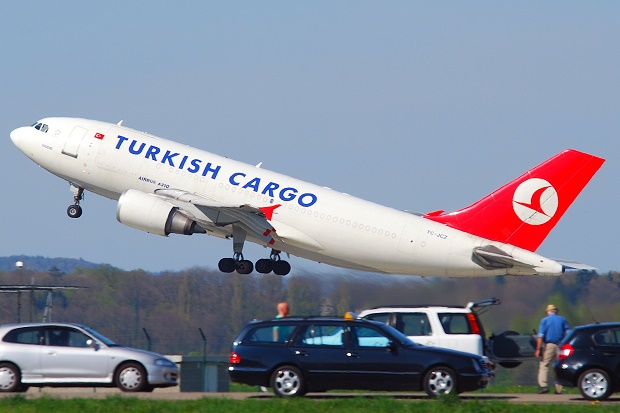 Pesawat Kargo Turki...