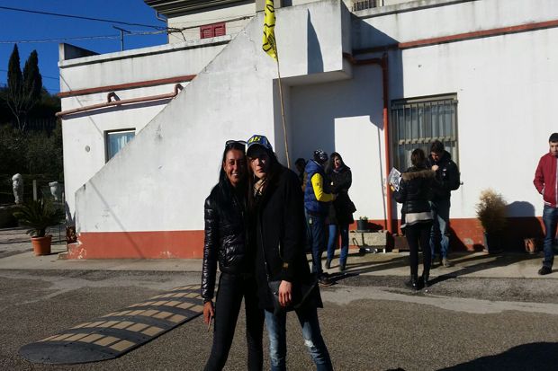 Demi Tanda Tangan Rossi,...