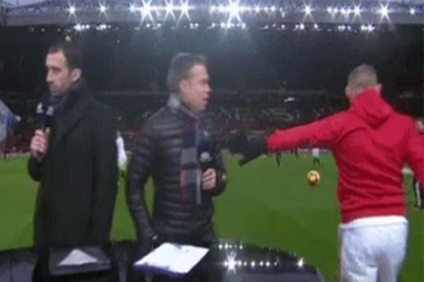 Rooney Jadi Pahlawan...