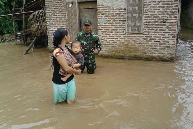 Sungai Ciujung Meluap,...