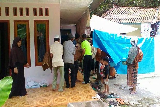 Buruh Pemetik Kelapa...