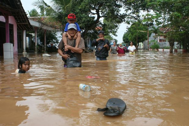 Banjir Terjang Tiga...