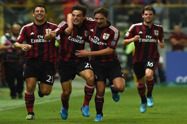 AC Milan Perpanjang...