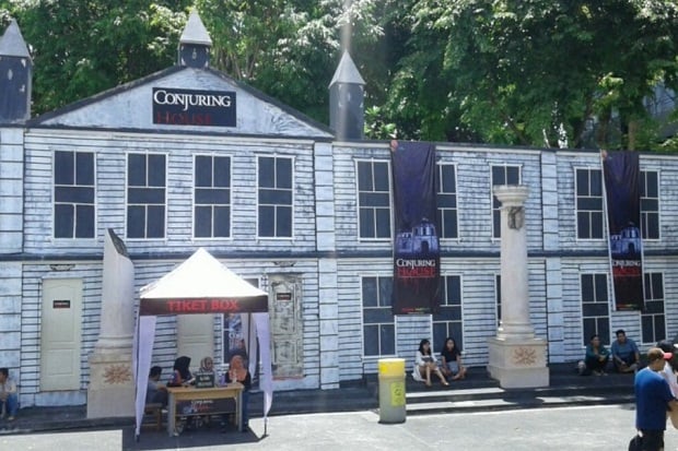 Conjuring House Buat...