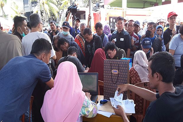 Ratusan Pedagang Korban...