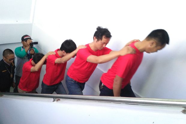 Empat Warga China Ini...