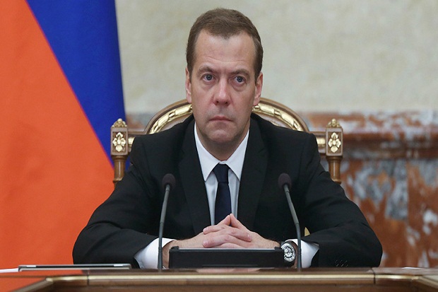 PM Medvedev: Runtuhnya...
