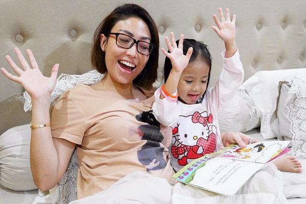 Ayu Dewi Pilah Tontonan...