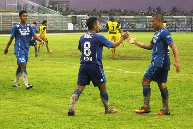 Coach Jose Puji Pemain...