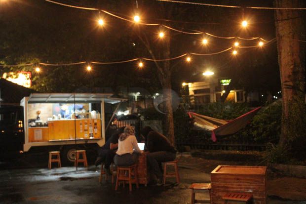 Asyiknya Ngopi sambil...