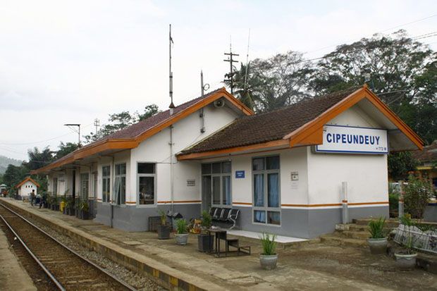 Misteri Stasiun Cipeundeuy,...