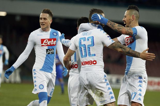 Dua Gol Cepat Napoli...