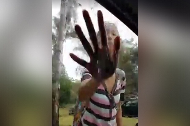Kenakan Niqab, Muslimah...