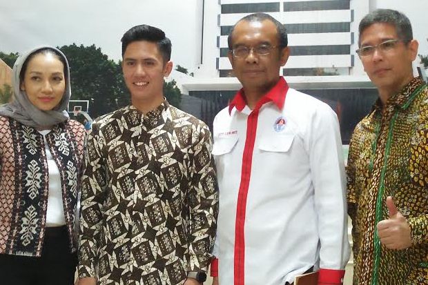 Ali Adrian Yakin Cicipi...