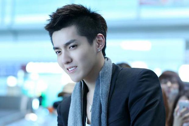 Kris Hadirkan EXO di...