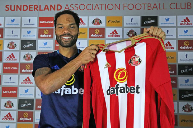 Lescott Gabung dengan...