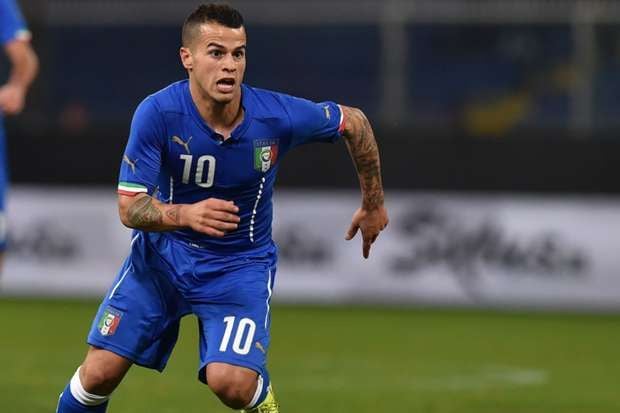Demi Uang, Eks Striker...