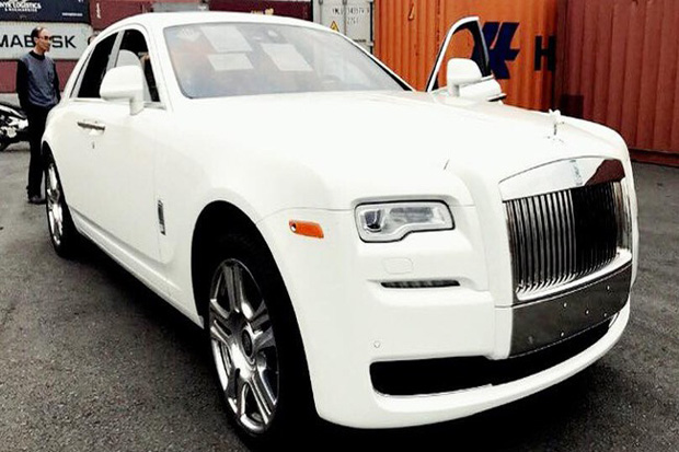 Mobil Rolls-Royce Ghost...